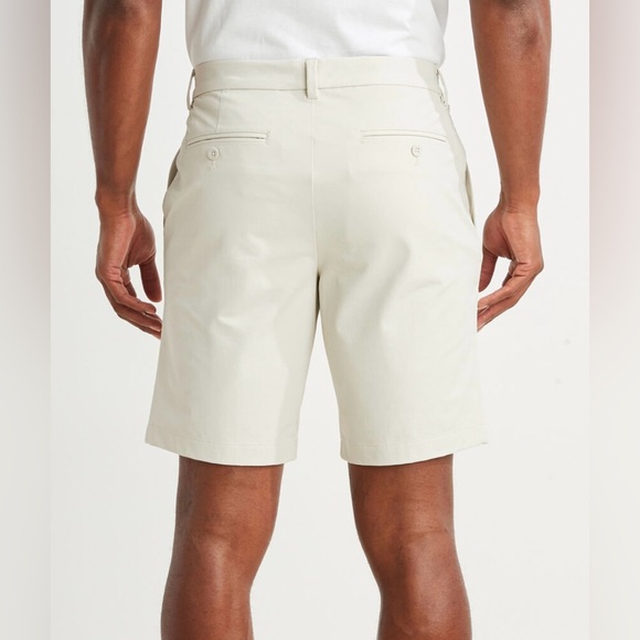 ⚡️CLEAR OUT SALE⚡️ Vineyard Vines On-The-Go Short - Picture 2 of 10